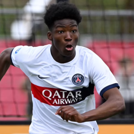 Frankfurt und Tottenham ausgestochen: Bayer gewinnt Rennen um PSG-Talent Tape