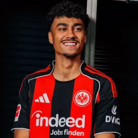 Frankfurt stellt neues Heimtrikot für die Saison 2025/26 vor