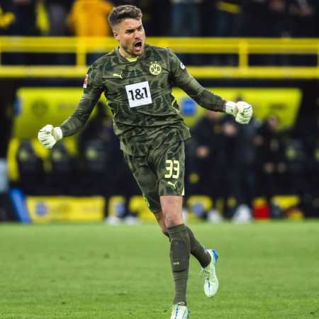 „Absolute Bereicherung“: BVB verlängert mit Ersatzkeeper Meyer