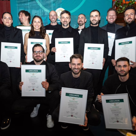17 Trainerinnen und Trainer erhalten DFB-Pro-Lizenz