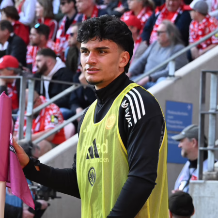 90 Minuten auf der Bank: Liegt Riera bei Uzun richtig?