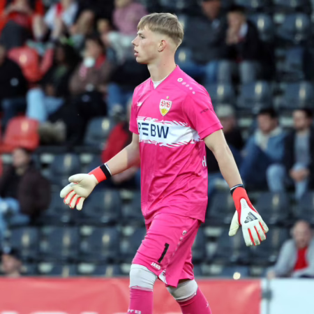 VfB bindet Hellstern langfristig: „Potenzial zu einem Toptorhüter“