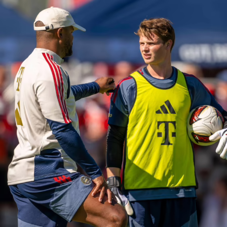 Kompany über Urbig: „Wenn einer glaubt, dass er nicht Deutschlands Nummer 1 wird …“