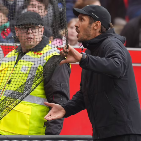 Nach Tennisball-Protest: Schuster kritisiert Freiburger Fans