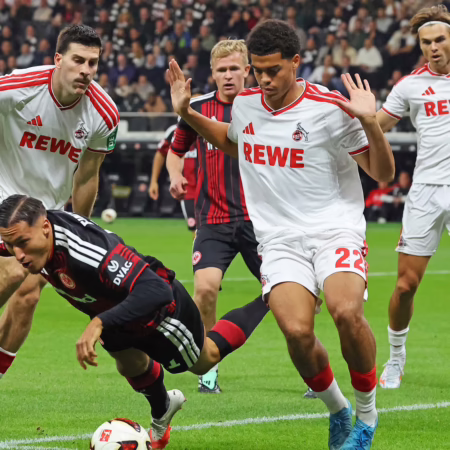 Testphasen im laufenden Betrieb: Köln bastelt an der Defensive