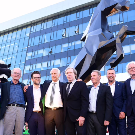 Gladbacher Feierlichkeiten mit viel Prominenz – und einer neuen Fohlen-Skulptur