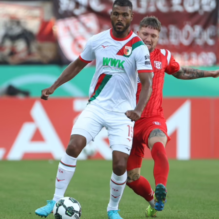 Für regelmäßige Spielzeit: Augsburg verleiht Mounié
