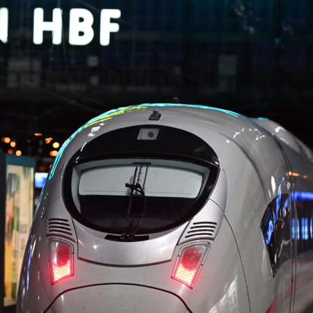 Polizei bestätigt: Massenschlägerei zwischen Schalke- und Dortmund-Fans in Köln