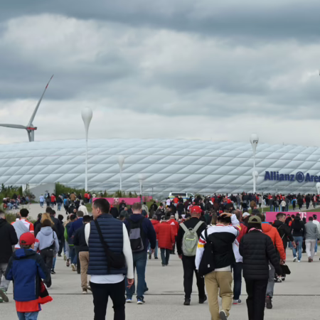 Polizei muss einschreiten: Massenschlägerei vor Bayern-Heimspiel gegen Stuttgart