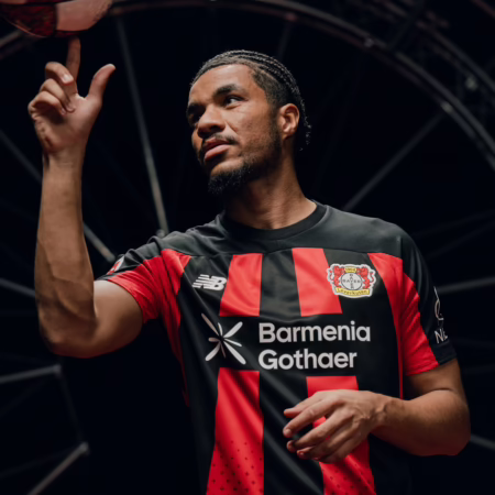 Im klassischen Streifen-Look: Leverkusen präsentiert neues Heimtrikot