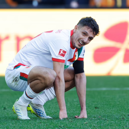 Giannoulis weg: Wie geht es links beim FCA weiter?